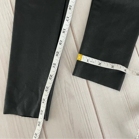 Evereve Commando 7/8 Faux Leather Leggings Womens XS Black Moto Goth Chic *Flaw* - Picture 12 of 14